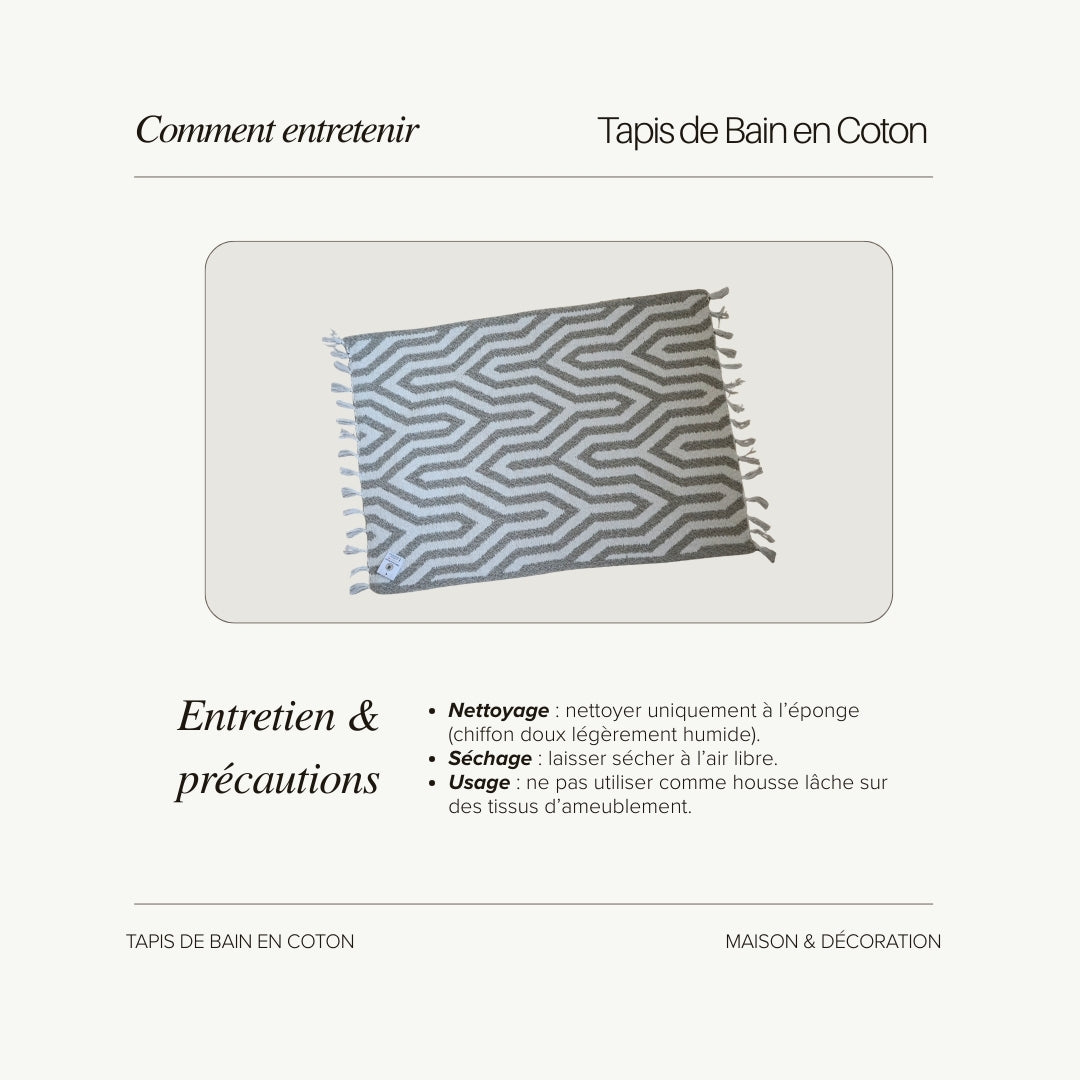 Tapis de bain gris en coton recyclé avec des petites pompons blanches (0.55 * 0.75 m)