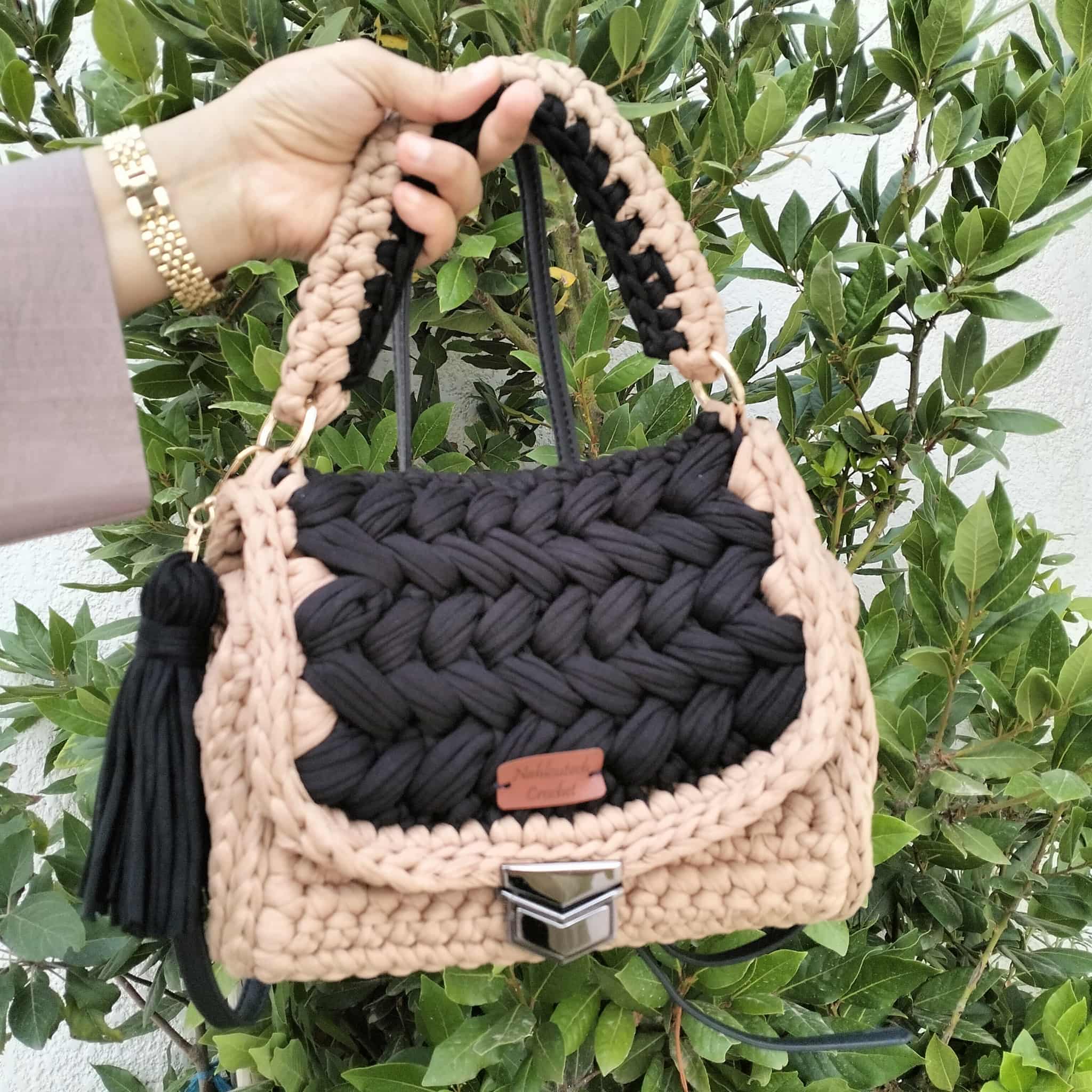 Sac à Main Bicolore Marron Clair et Noir en Crochet – Fil T-Shirt & Bandoulières Cuir Noire et Métal Doré