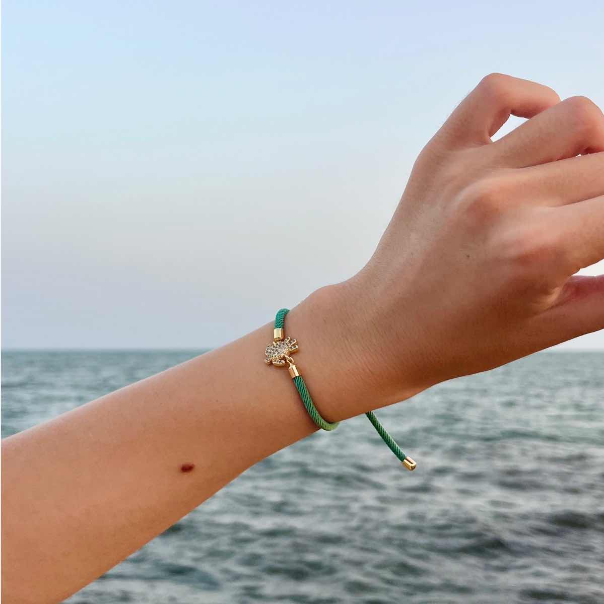 Bracelet ajustable vert motif tortue unique et tendance
