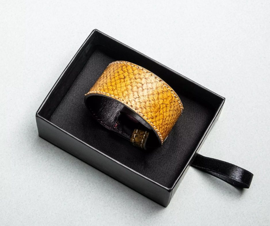 Bracelet en cuir de peau de saumon "Armilla Yellow", 23 × 2.8 cm