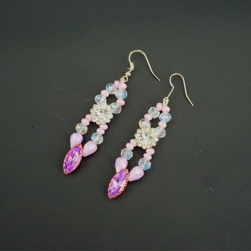 Boucles d'oreilles couleur violet, modelé anciennes corail