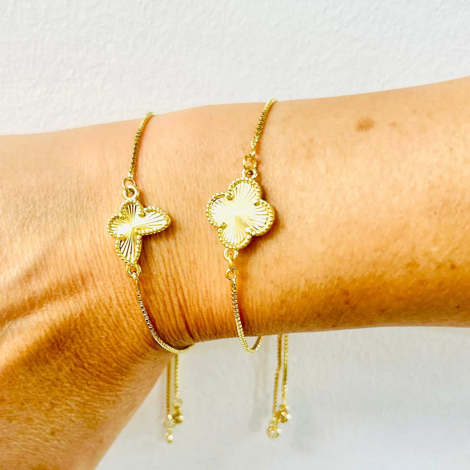 Bracelet ajustable en acier inoxydable avec motif papillon doré