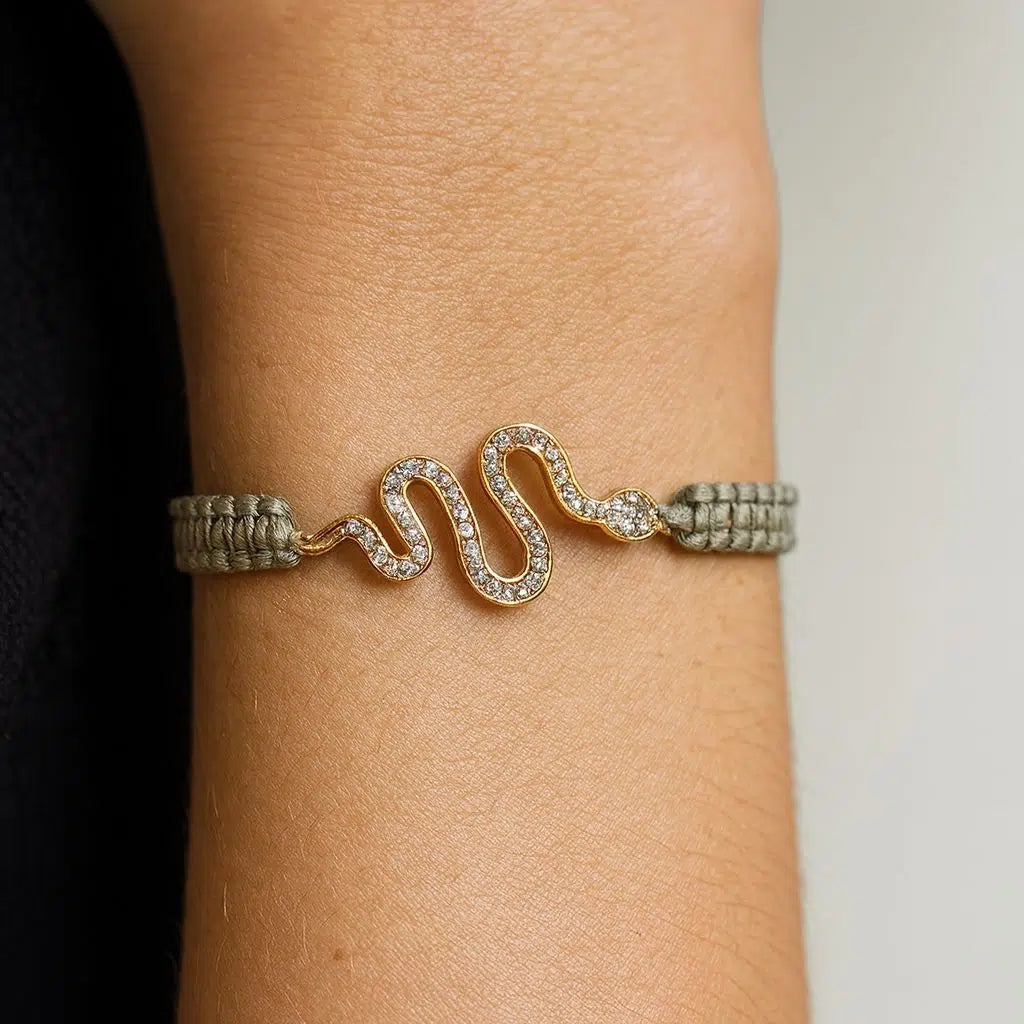 Bracelet en cordon gris avec serpent en strass - Elégance porte-bonheur