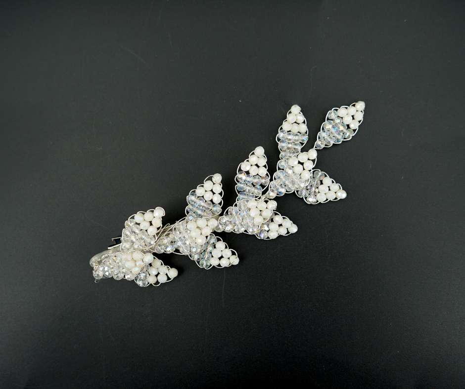 Broche Blanche, modèle florale