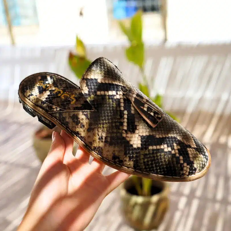 Babouche ” Python ” unisexe gris foncé en cuir , balgha upcyclé