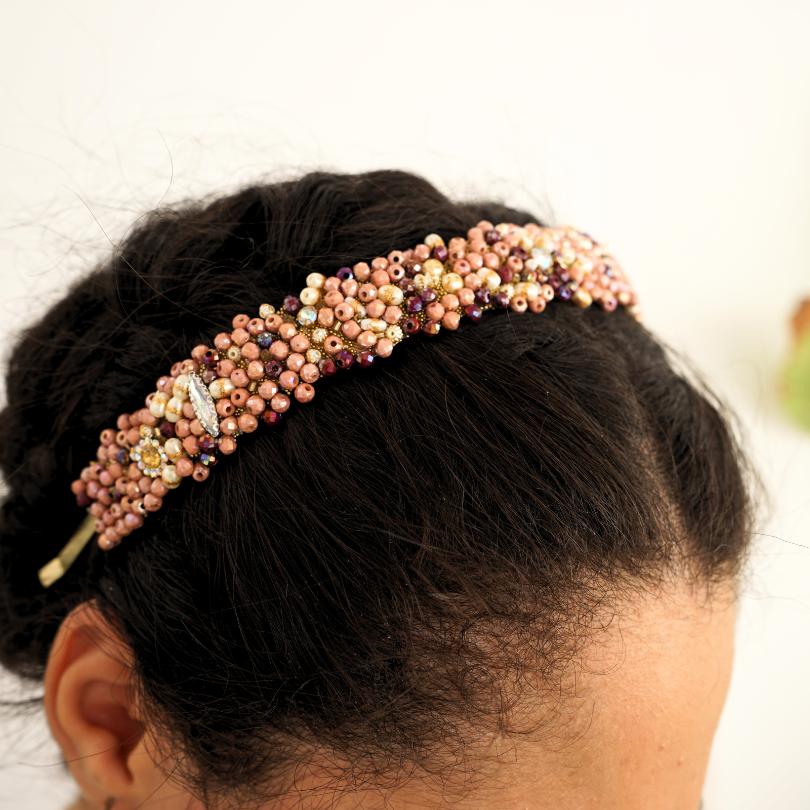 Bandeau cheveux de mariage couleur beige  avec des perles et Diamonds