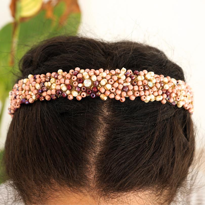 Bandeau cheveux de mariage couleur beige  avec des perles et Diamonds