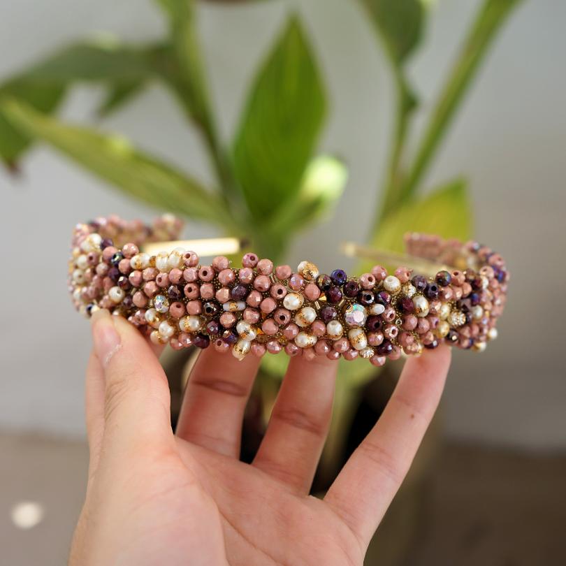 Bandeau cheveux de mariage couleur beige  avec des perles et Diamonds