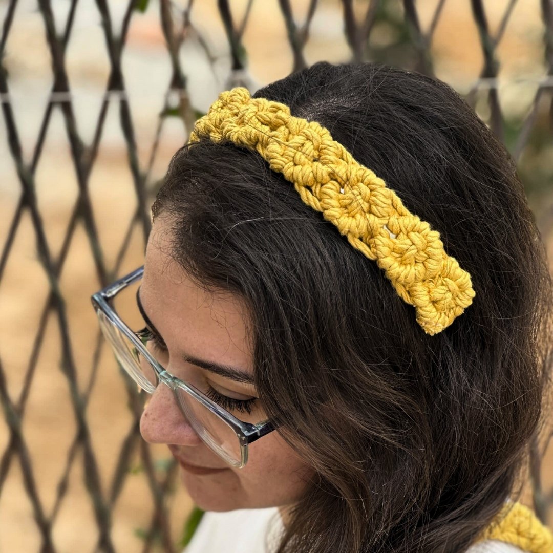 Bandeau cheveux décoré en macramé jaune