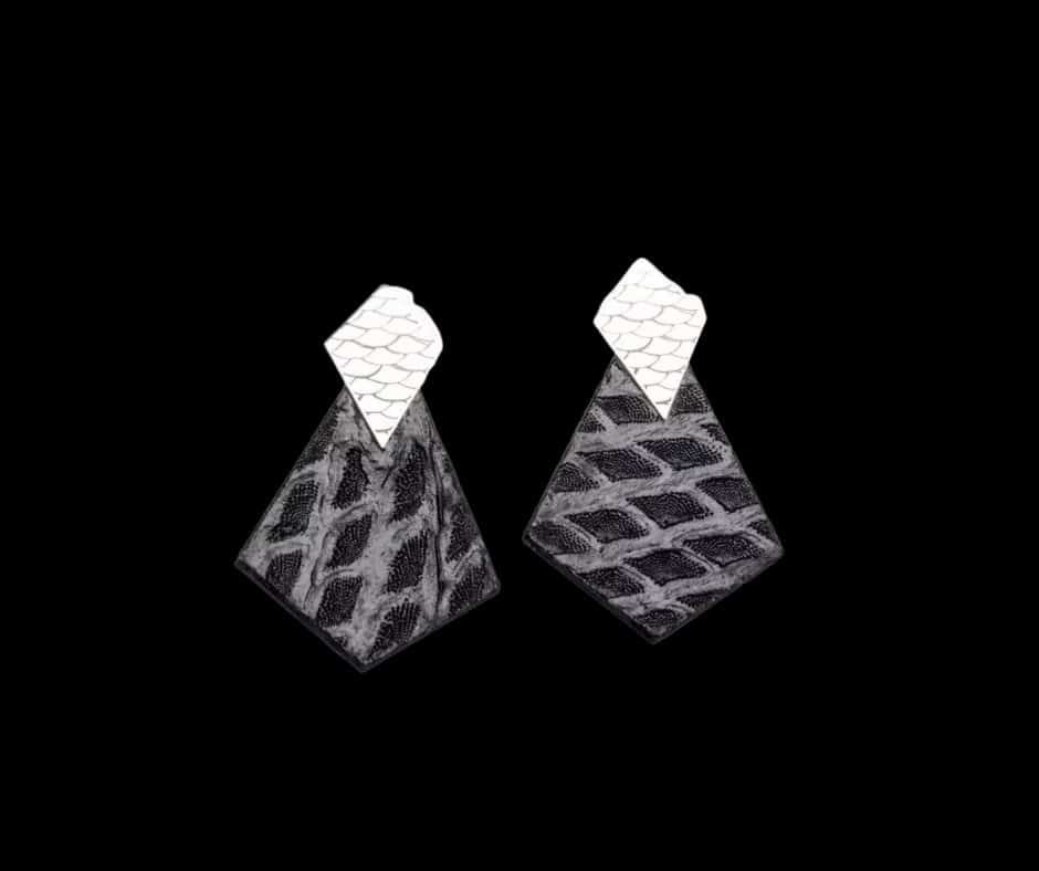 Boucles d'oreilles en cuir de peau de saumon "Black Pearl"