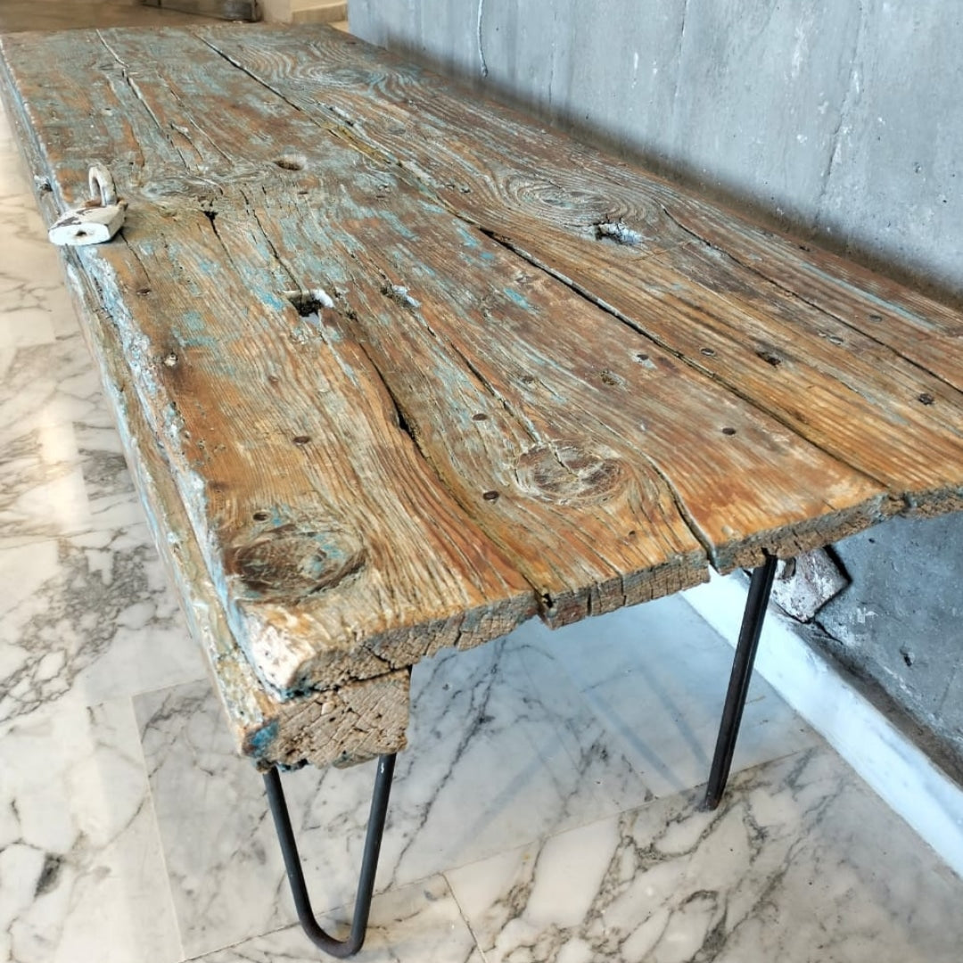 Table en bois upcyclé, meuble artisanal unique