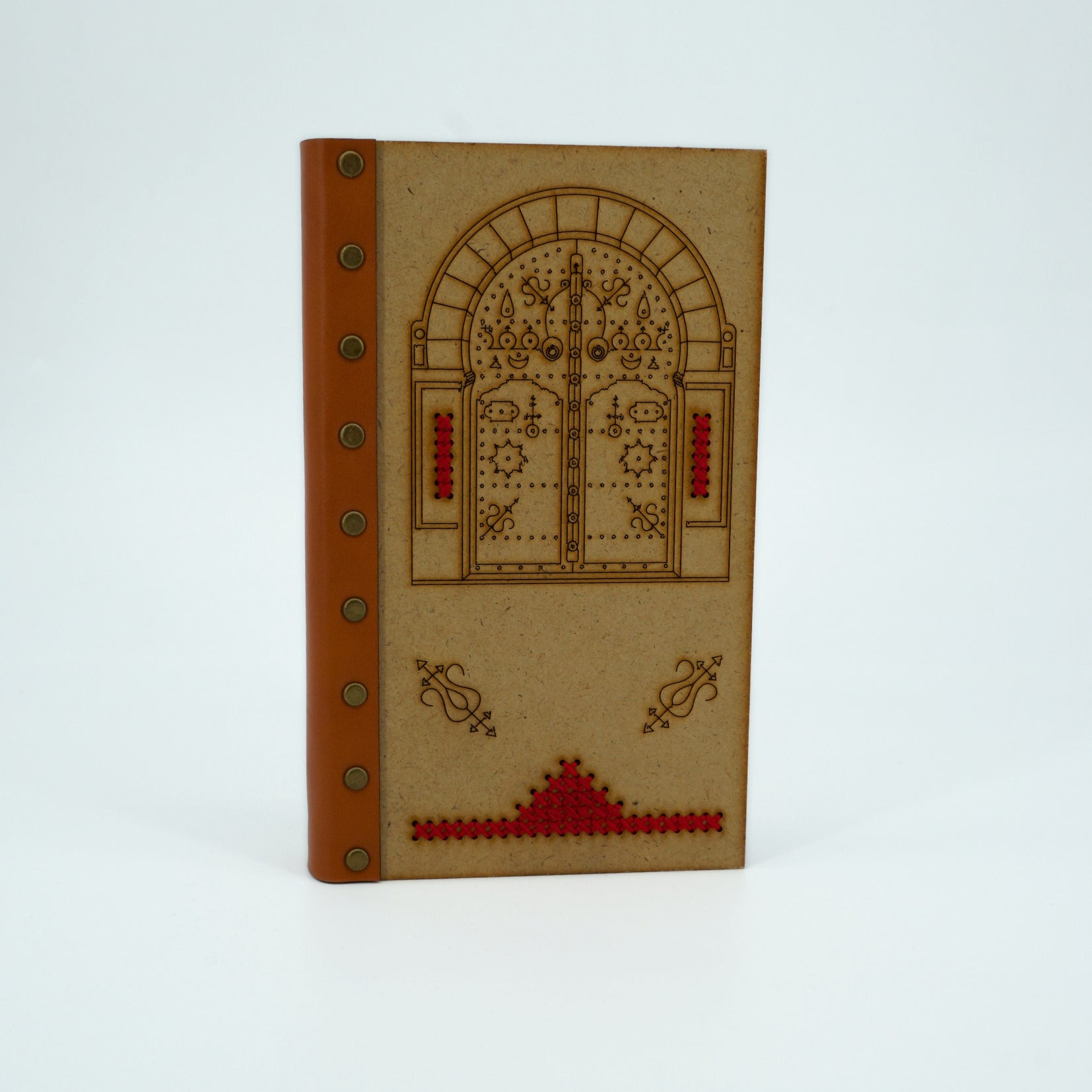 Bloc note en bois et cuir avec design porte rouge