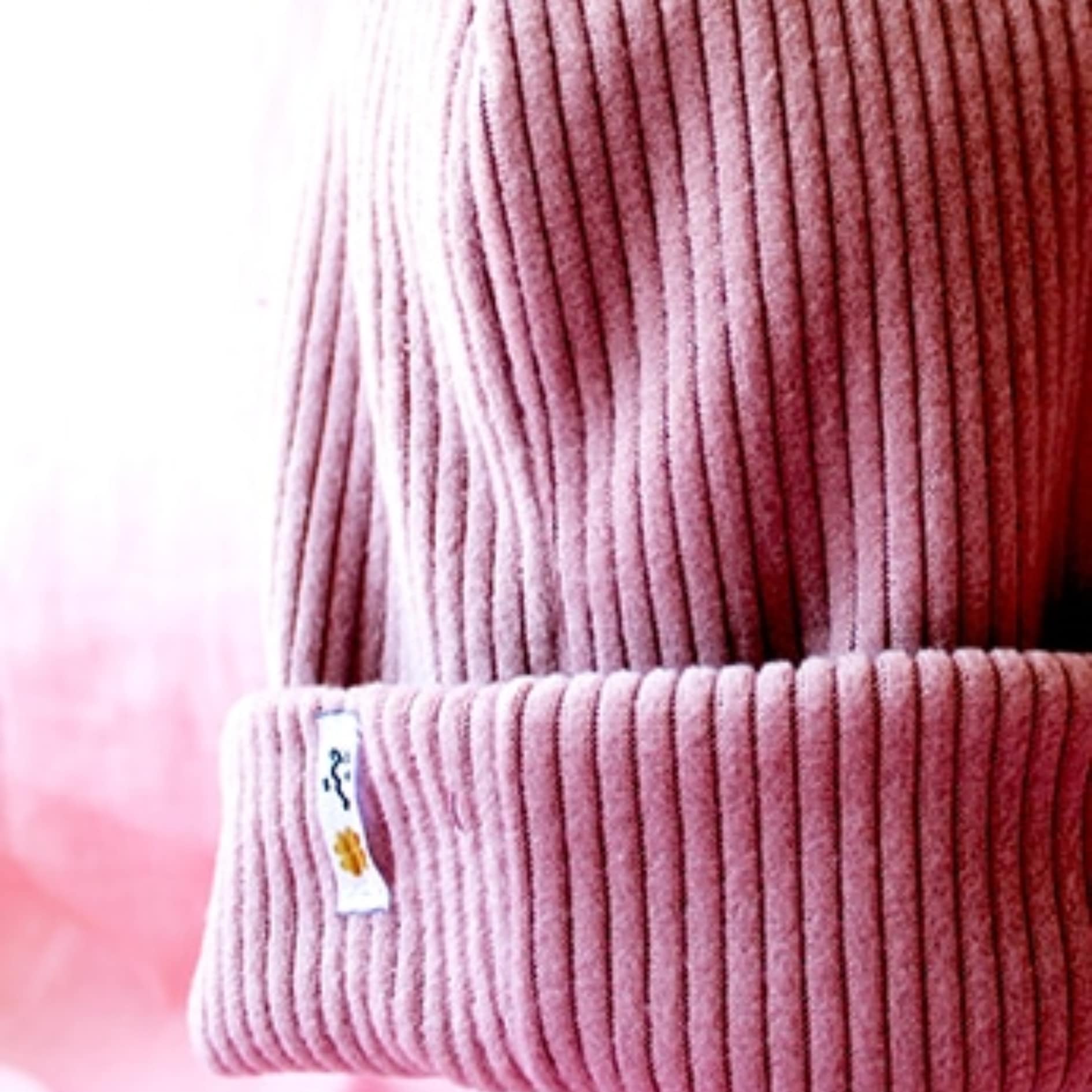 Bonnet côtelé unis disponible en bleu et rose