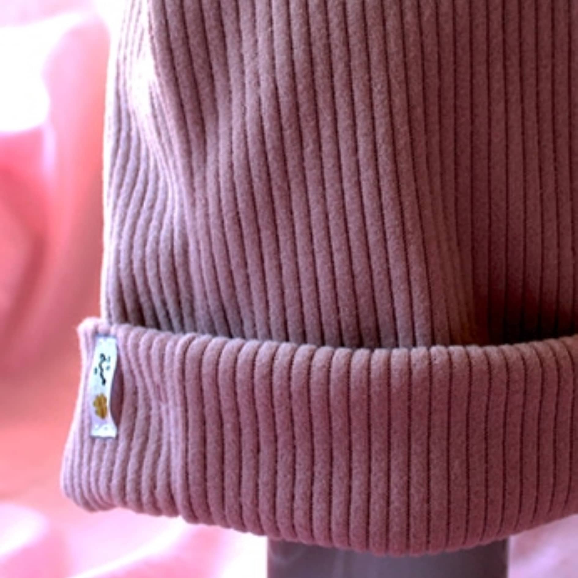 Bonnet côtelé unis disponible en bleu et rose