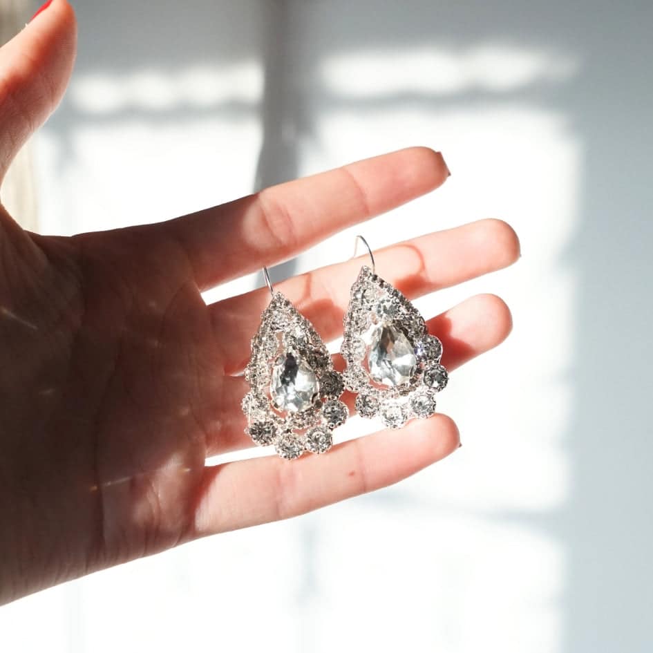 Boucle d'oreille modelé royale couleur blanc