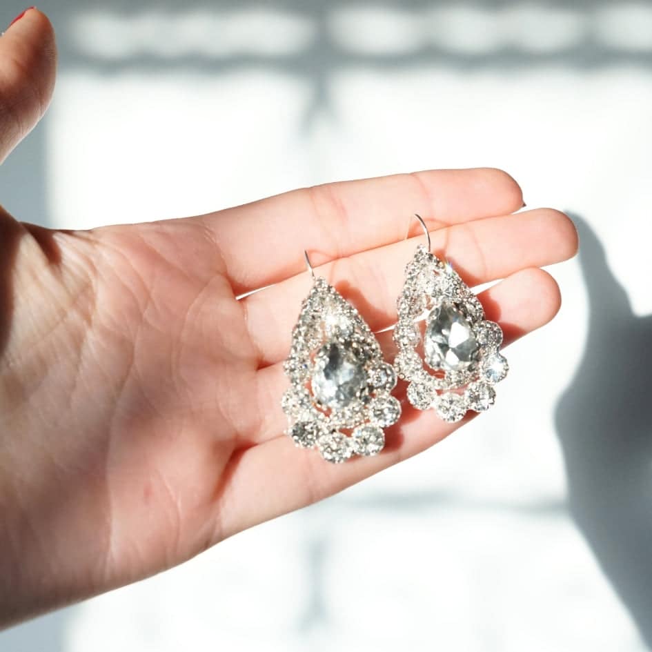 Boucle d'oreille modelé royale couleur blanc