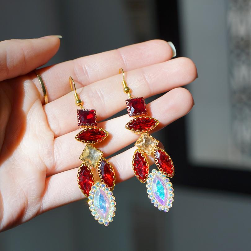 Boucles d'oreilles en strass rouge, bijoux de mariée longs, boucles d'oreilles de mariée, boucles d'oreilles de mariée en cristal, boucles d'oreilles tendance