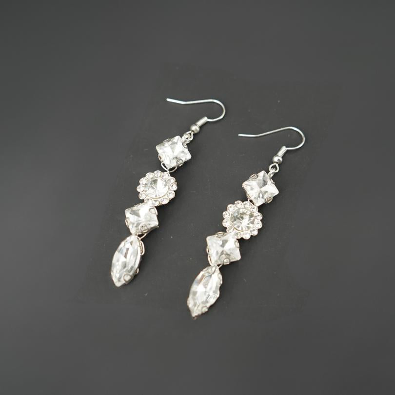 Boucles d'oreilles de mariée en forme long , bijoux de mariée, boucles d'oreilles longues en cristal, Boucles d'oreilles en cristal blanche