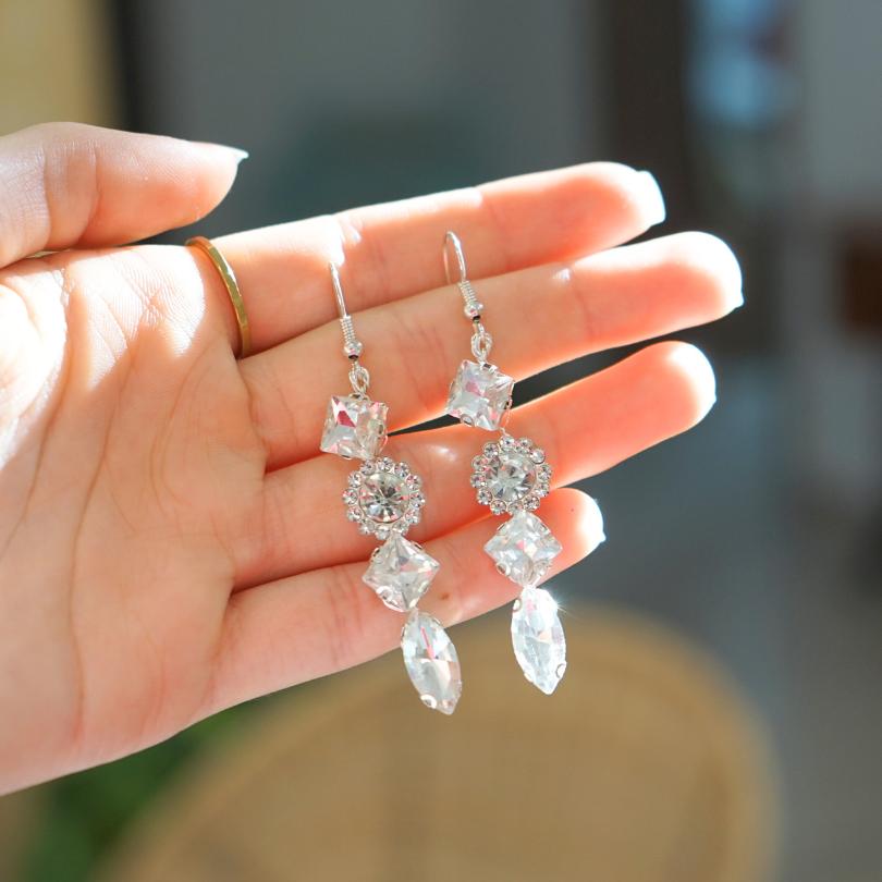 Boucles d'oreilles de mariée en forme long , bijoux de mariée, boucles d'oreilles longues en cristal, Boucles d'oreilles en cristal blanche