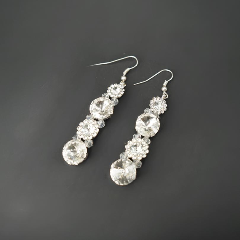 Boucles d'oreilles de mariée en forme circulaire , bijoux de mariée, boucles d'oreilles longues en cristal, Boucles d'oreilles en cristal blanche