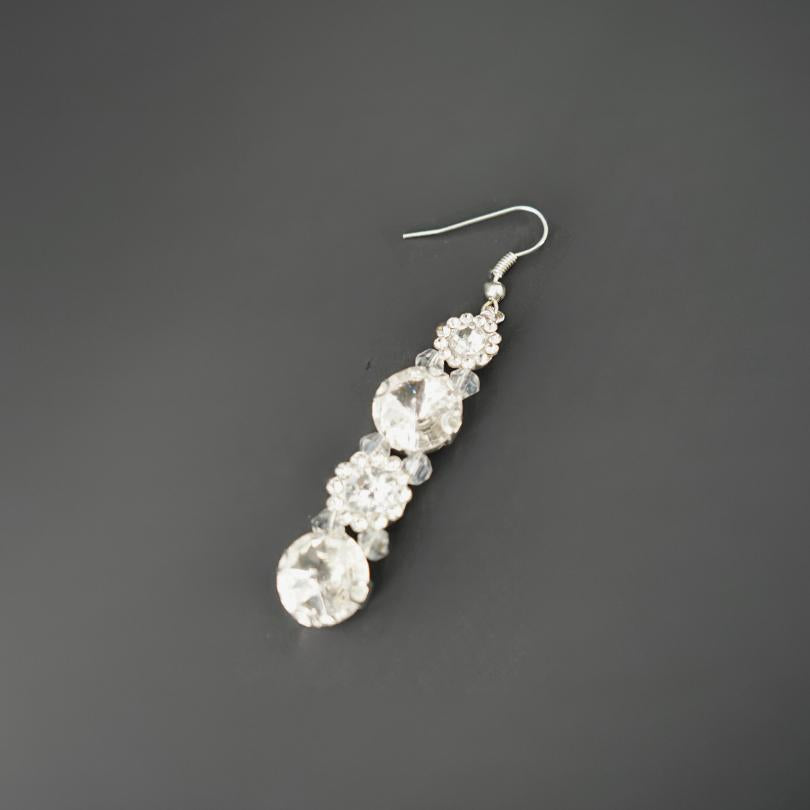 Boucles d'oreilles de mariée en forme circulaire , bijoux de mariée, boucles d'oreilles longues en cristal, Boucles d'oreilles en cristal blanche