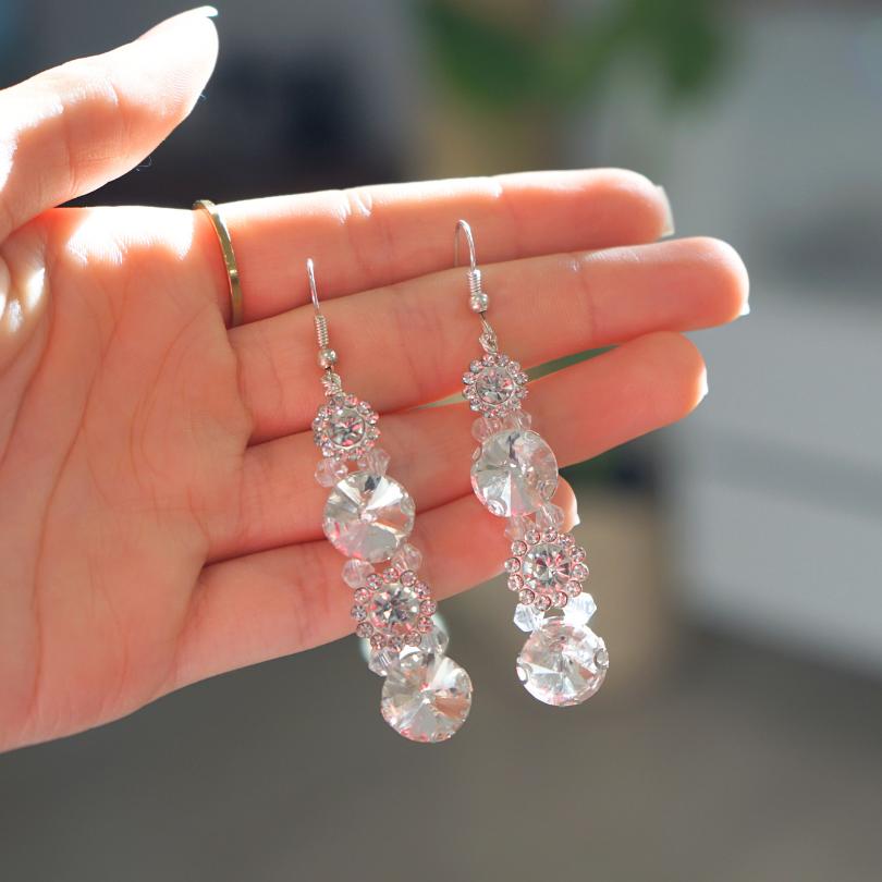 Boucles d'oreilles de mariée en forme circulaire , bijoux de mariée, boucles d'oreilles longues en cristal, Boucles d'oreilles en cristal blanche