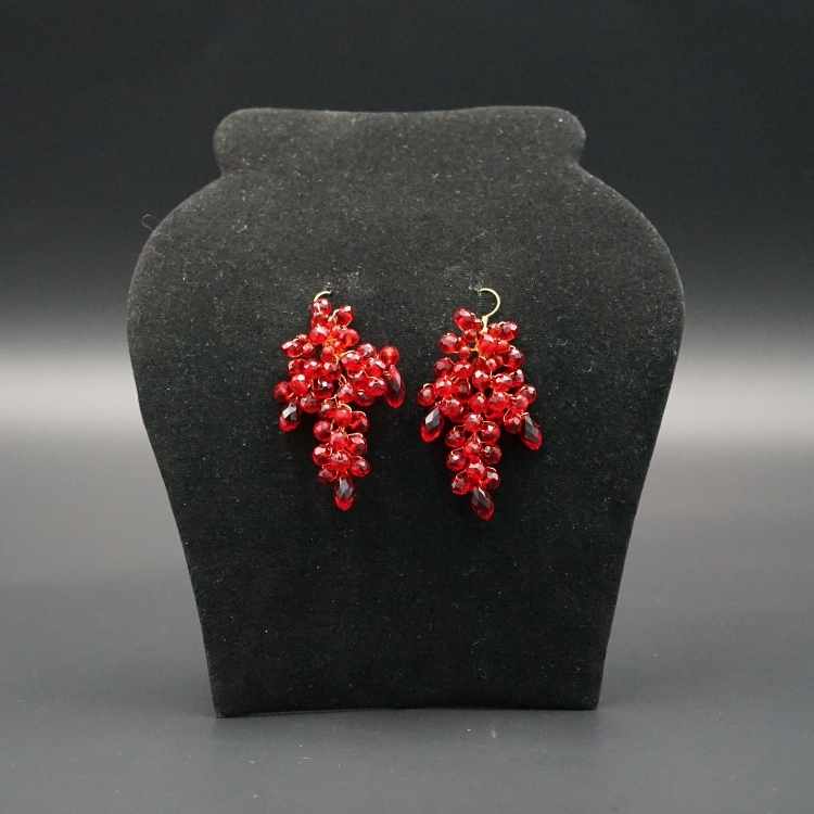 Boucles d'oreille  rouge pur pour  soirée et  mariage , modèle flèche