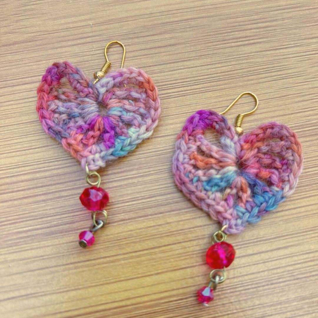 Multicolored crochet heart earrings with crystal