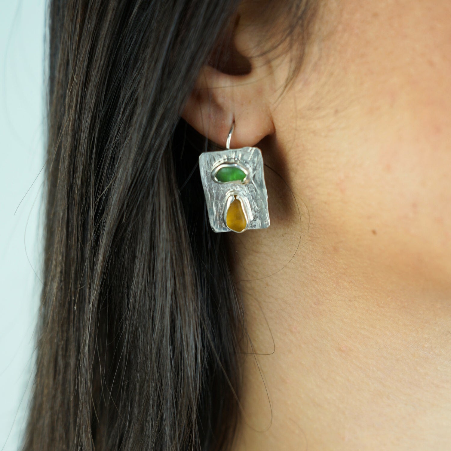 Boucles d'oreilles argent : Élégance unique avec verre de mer