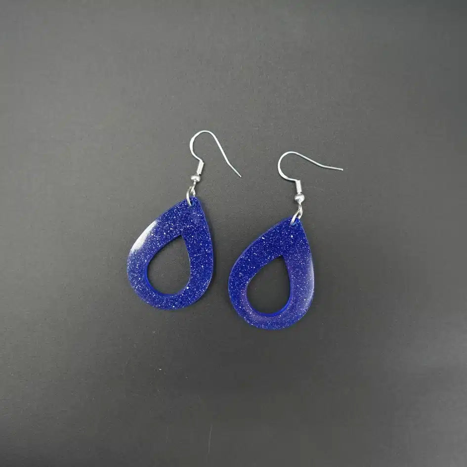 Boucles d'oreilles en résine bleue - Design goutte scintillante fait main