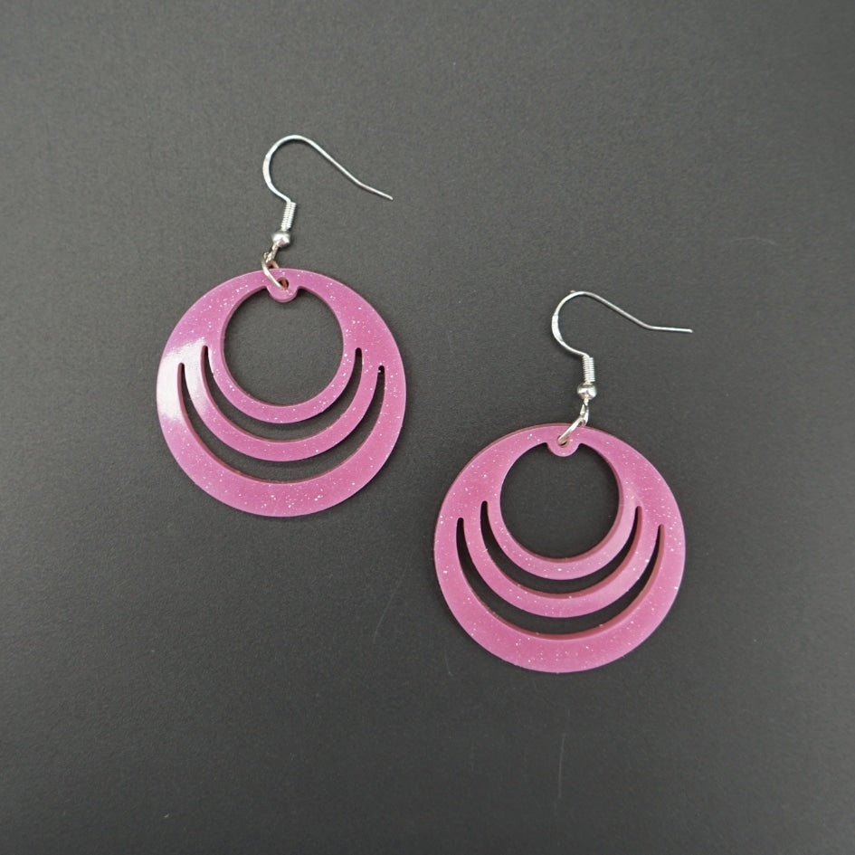 Boucles d'oreilles en résine rose - Design circulaire scintillant fait main