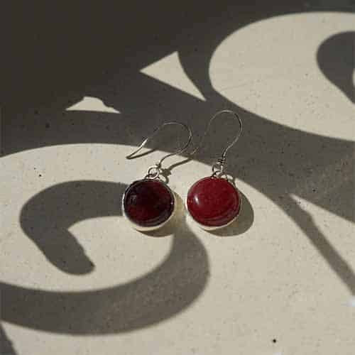 Boucle d'oreilles en argent et agate rouge