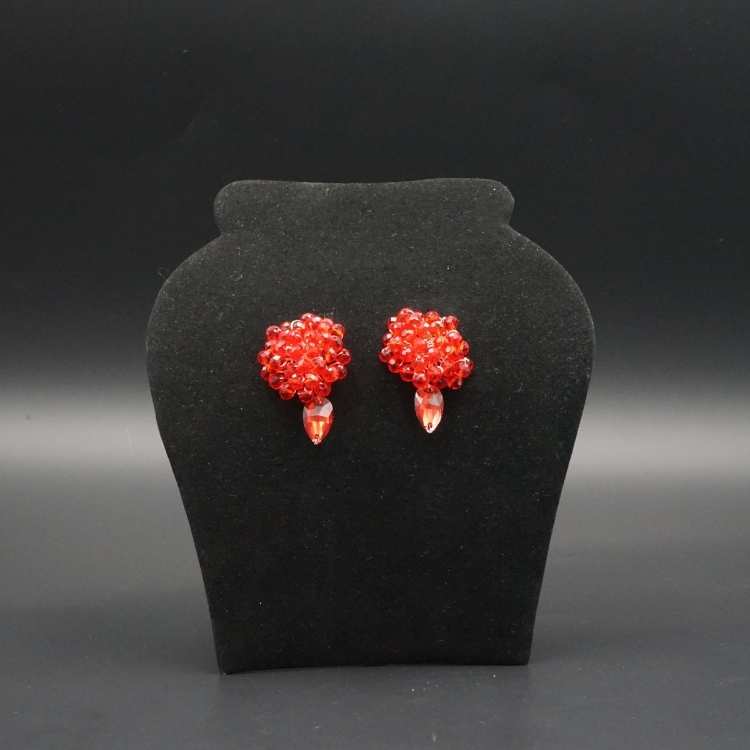 Boucles d'oreille en perles rouges pour soirée et mariage , modèle bouquet de fleur