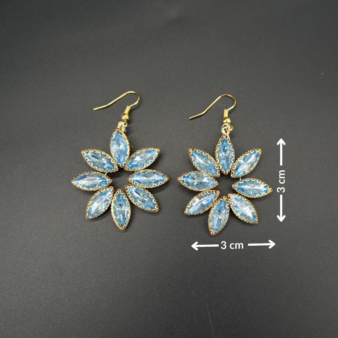 Boucles d'oreilles scintillantes avec design floral en strass bleu ciel