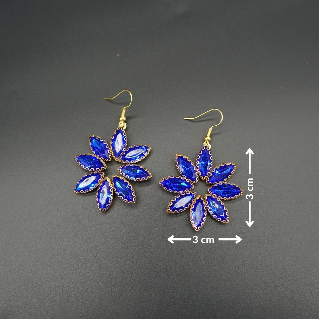 Boucles d'oreilles scintillantes avec design floral en strass bleu roi