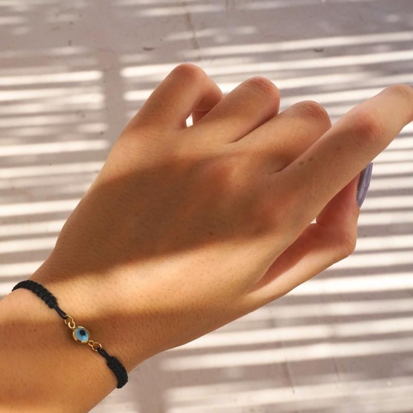 Bracelet "œil bleu" fait main en coudre noir