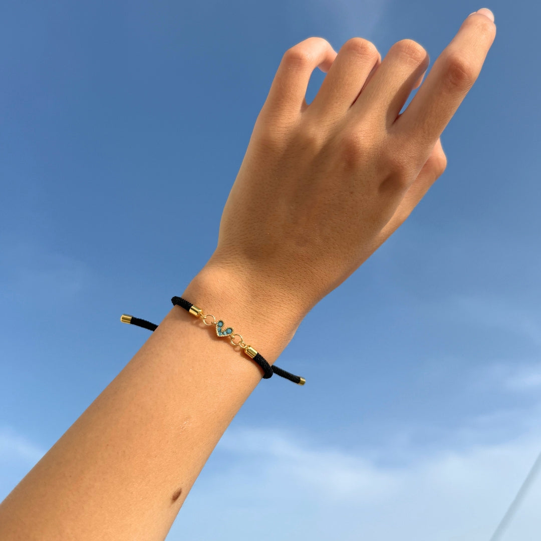 Bracelet ajustable cœur doré bleu sur corde noir fait main et romantique