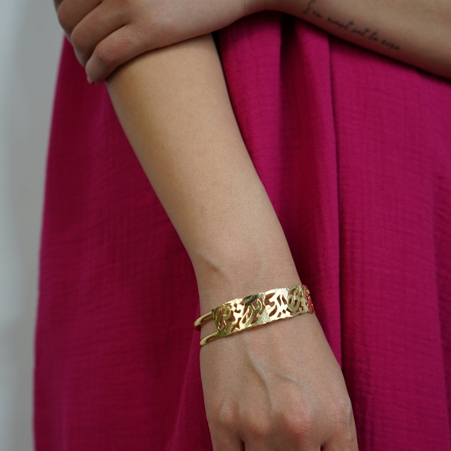 Bracelet avec détails de calligraphie en argent