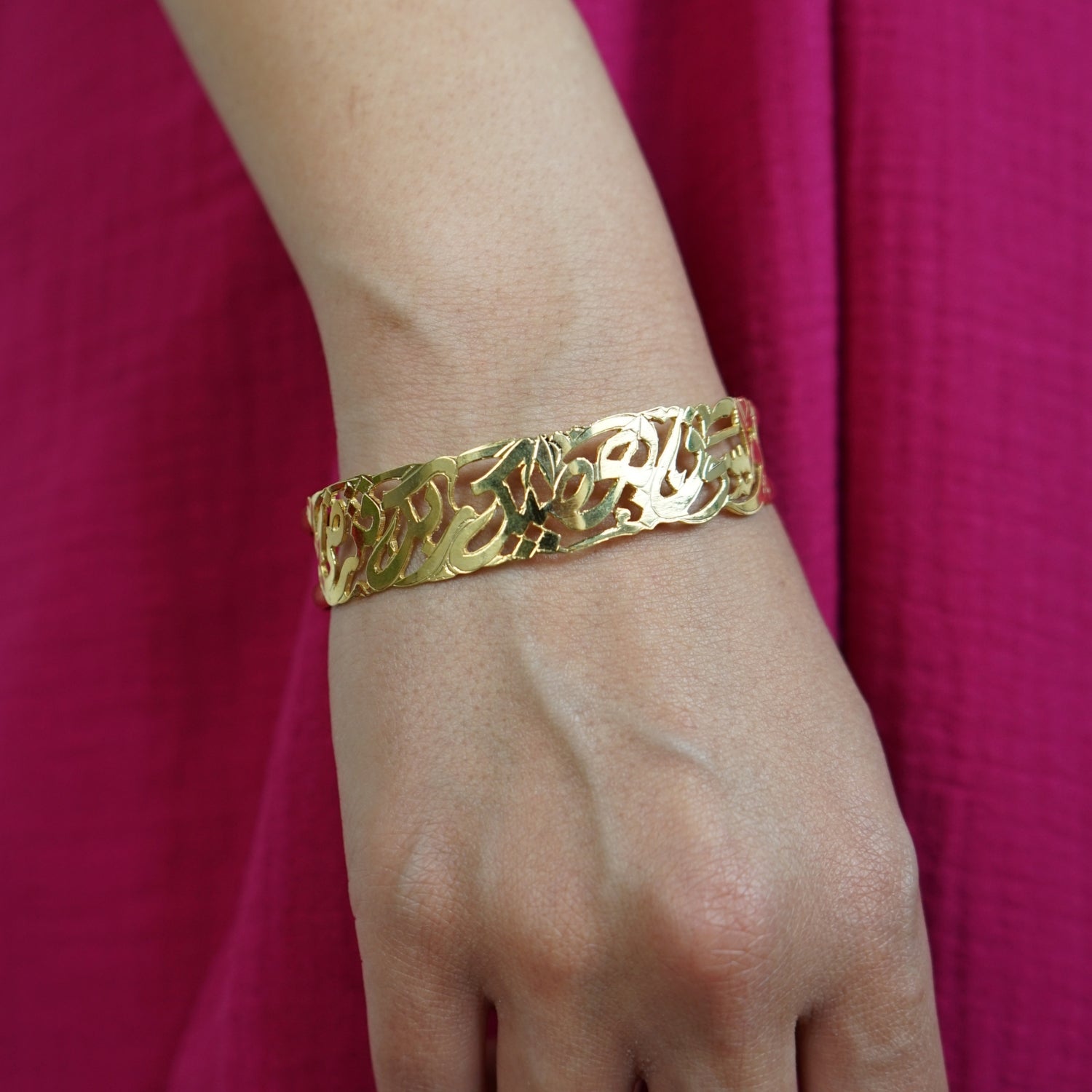 Bracelet avec détails de calligraphie en argent