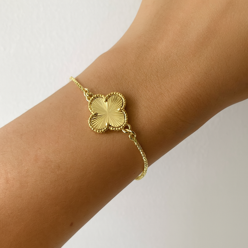 Bracelet ajustable en acier inoxydable avec trèfle porte-bonheur