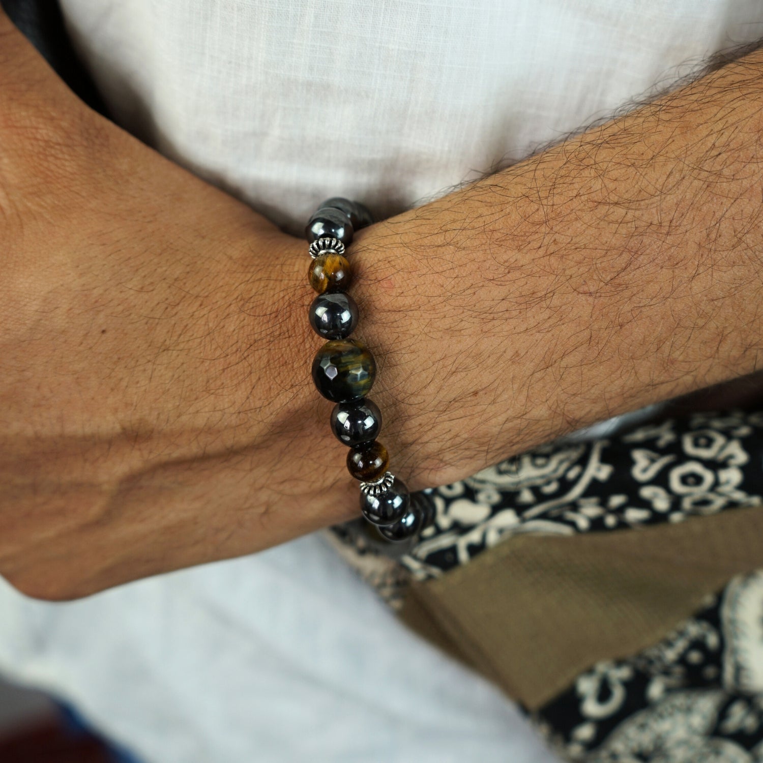 Bracelet homme en hématite et œil de tigre, l'élégance irrésistible