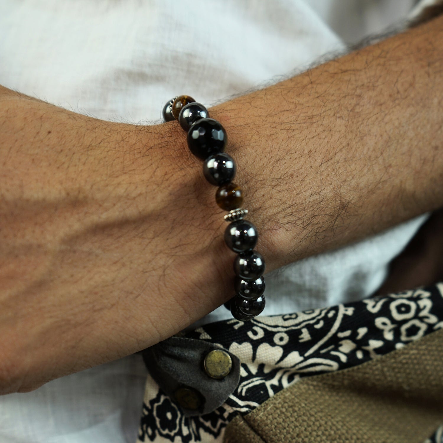 Bracelet homme en hématite et œil de tigre, l'élégance irrésistible
