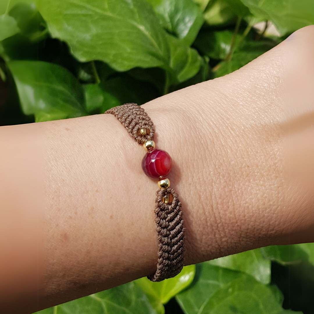 Bracelet micromacramé fait main avec pierre gemme agate striée couleur grège