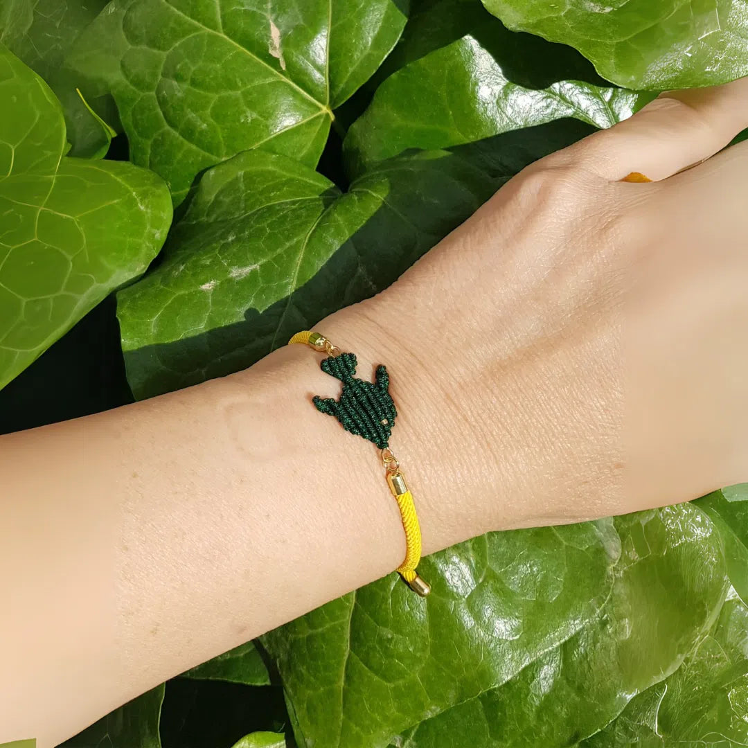Bracelet micromacramé poisson ajustable jaune vert acier