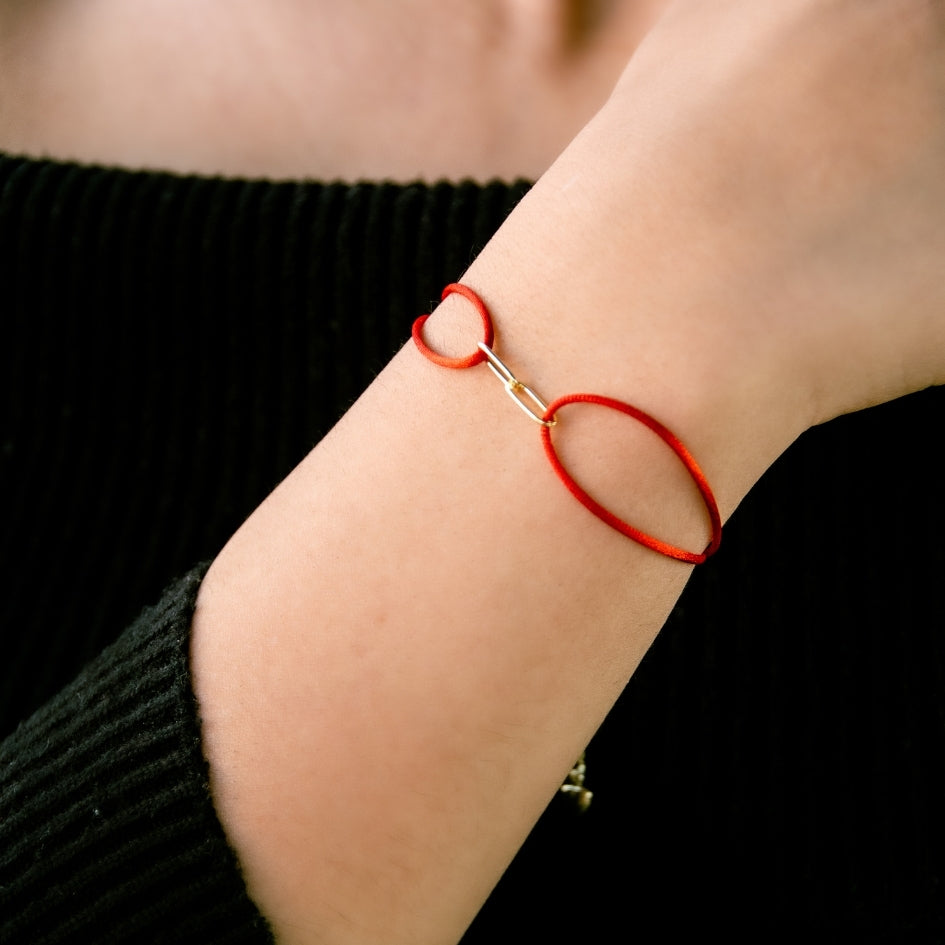 Bracelet rouge unisexe ajustable au style doré irrésistible