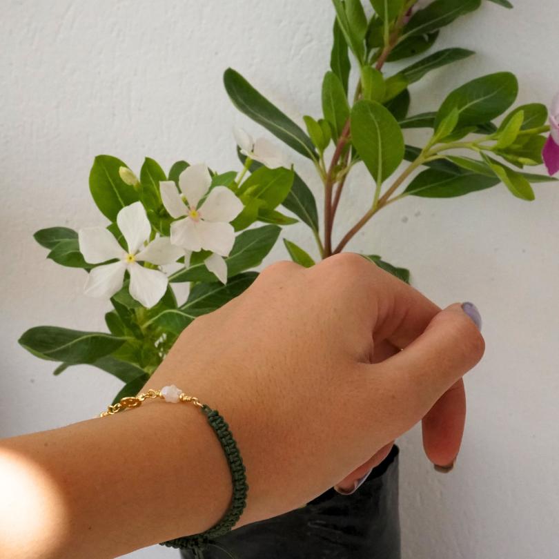 Bracelet avec un motif smiley et étoiles fait main en coudre vert