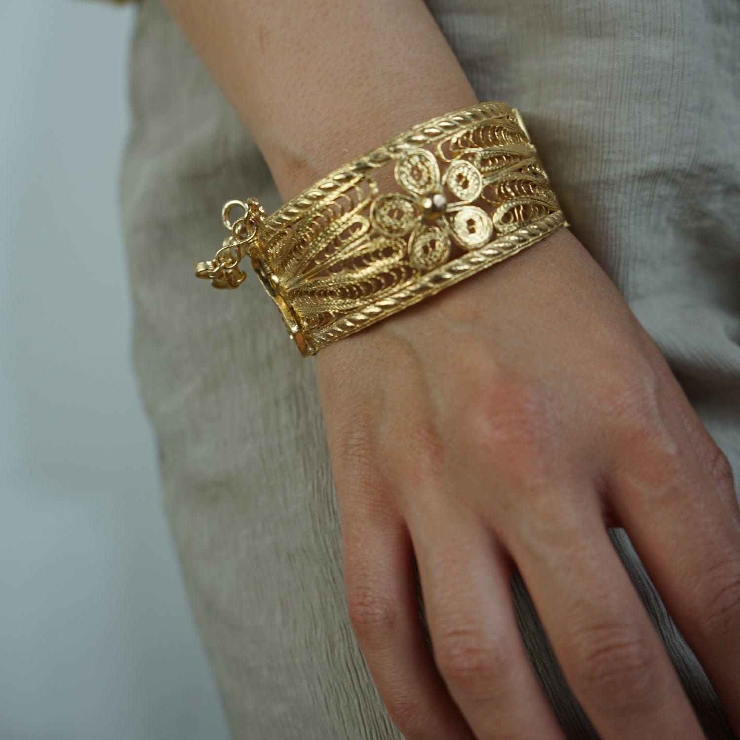 Bracelet filigrane en cuivre doré trempé dans l’or
