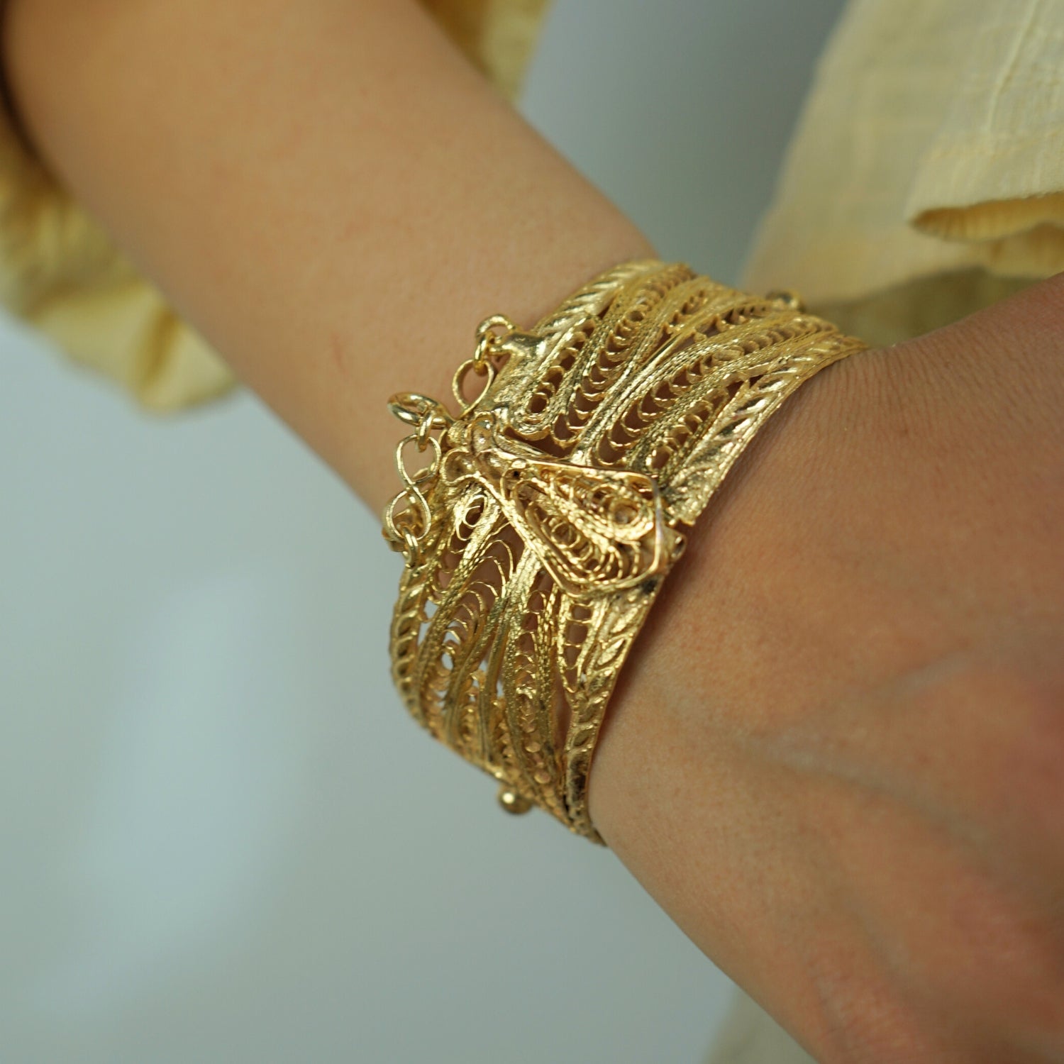 Bracelet filigrane en cuivre doré trempé dans l’or