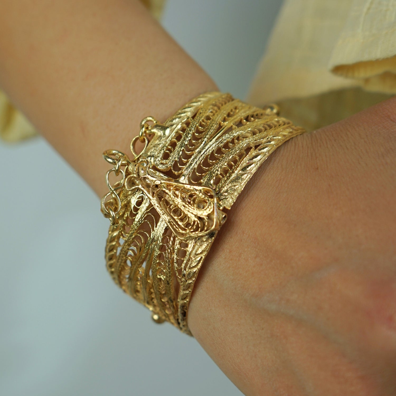Bracelet filigrane en cuivre doré trempé dans l’or