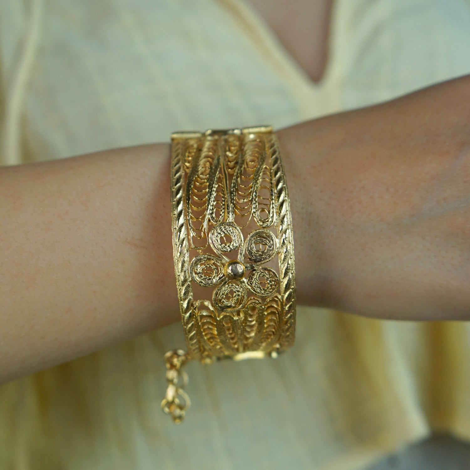 Bracelet filigrane en cuivre doré trempé dans l’or